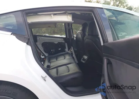 2019 Tesla Model 3 Long Range/Mid Range/Standard Range/Standard Range Plus z USA, uszkodzony, nr VIN 5YJ3E1EAXKF416664